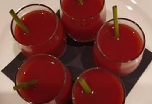 Zumo de remolacha, manzana, apio y jengibre