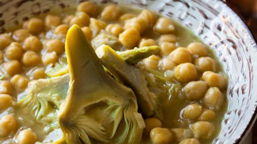 Velouté de alcachofas y garbanzos