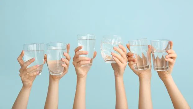 No es necesario beber tres litros de agua al día si el cuerpo no te lo pide