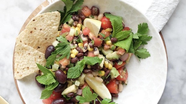 Cowboy caviar, la receta viral del verano que es más barata de lo que parece