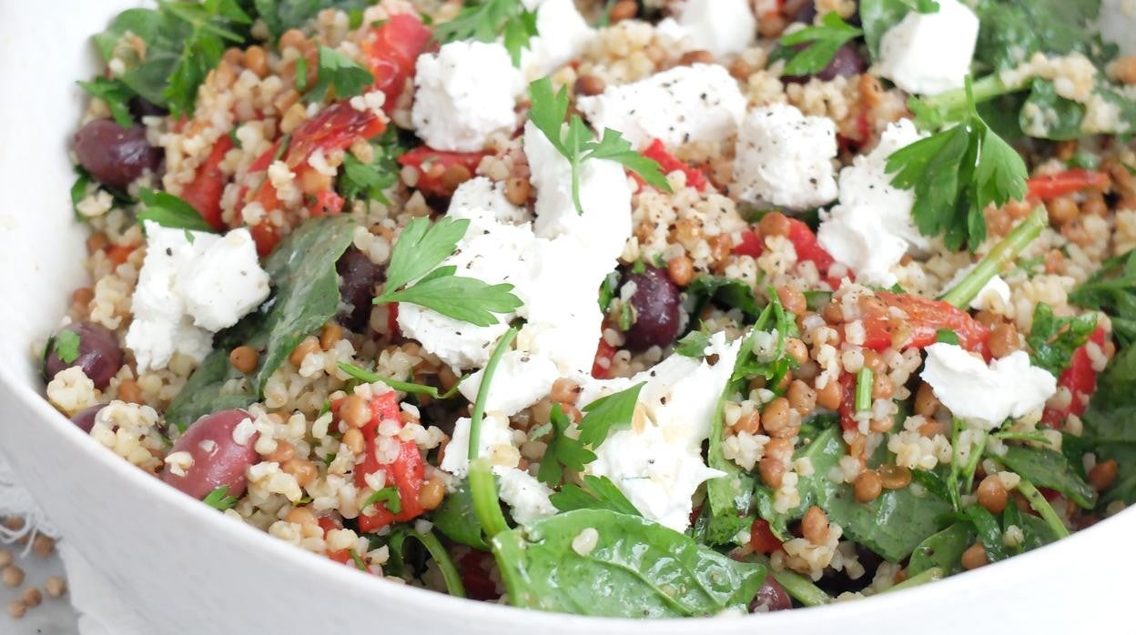 Ensalada de bulgur y pimientos asados.