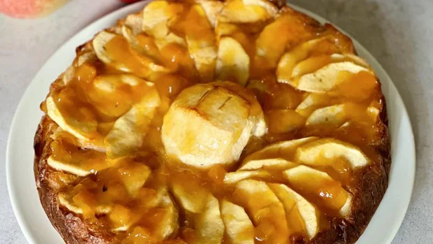 La tarta de manzana fácil y sin azúcar con la que se hace la boca agua