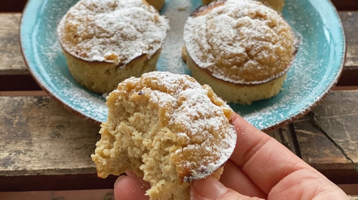 Así es la textura de los muffins de manzana.