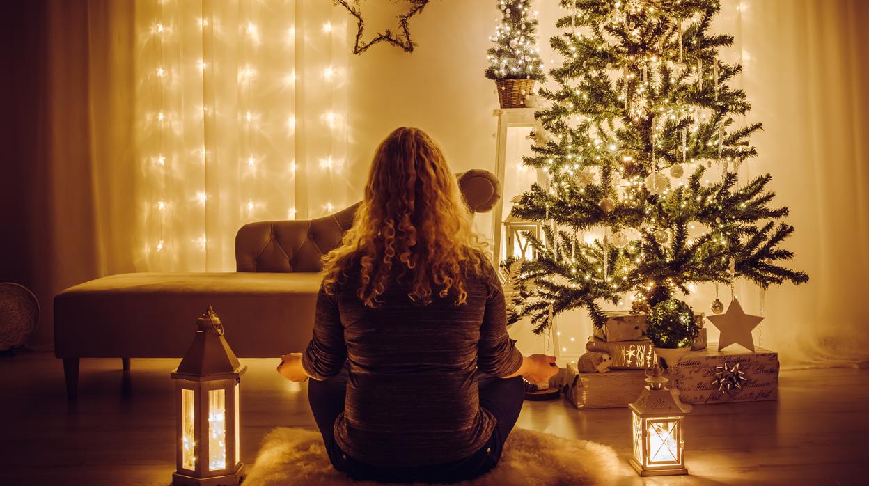 En esta sesión de meditación guiada aprendemos a aceptar nuestras emociones en Navidad.