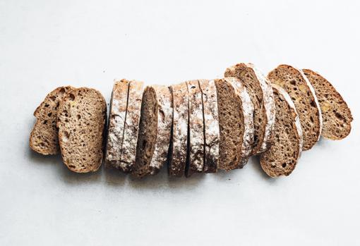 Pan integral, cortado en rebanadas.