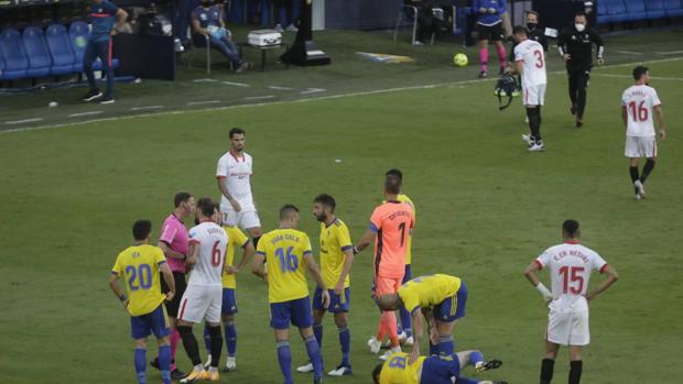 El vestuario del Cádiz CF lamenta la derrota en un partido en el que "hicimos un esfuerzo titánico"