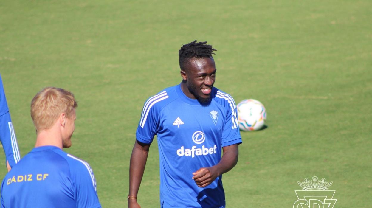 Bobby Adekanye en el entrenamiento de este miércoles.