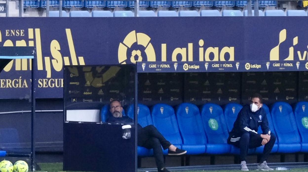 Álvaro Cervera y Roberto Perera, durante el partido ante el Granada celebrado en Carranza.