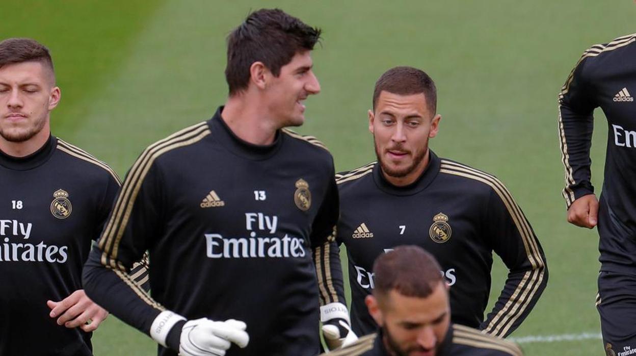 Courtois, en un entrenamiento del conjunto blanco.