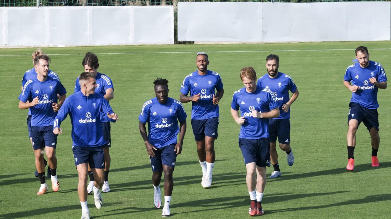 Entrenamiento de la plantilla en El Rosal.