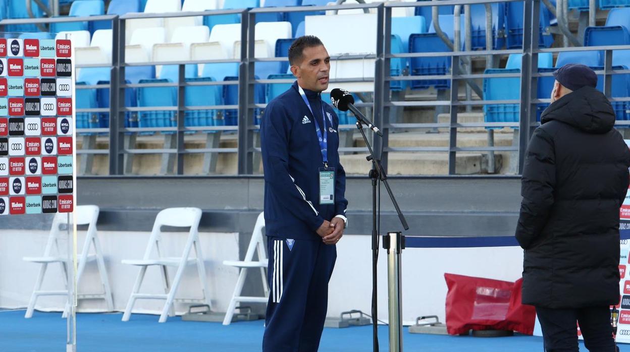 Roberto Perera explicó el once en la previa del encuentro con Movistar