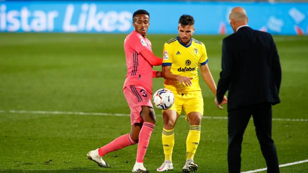 El Cádiz CF engaña con la pelota