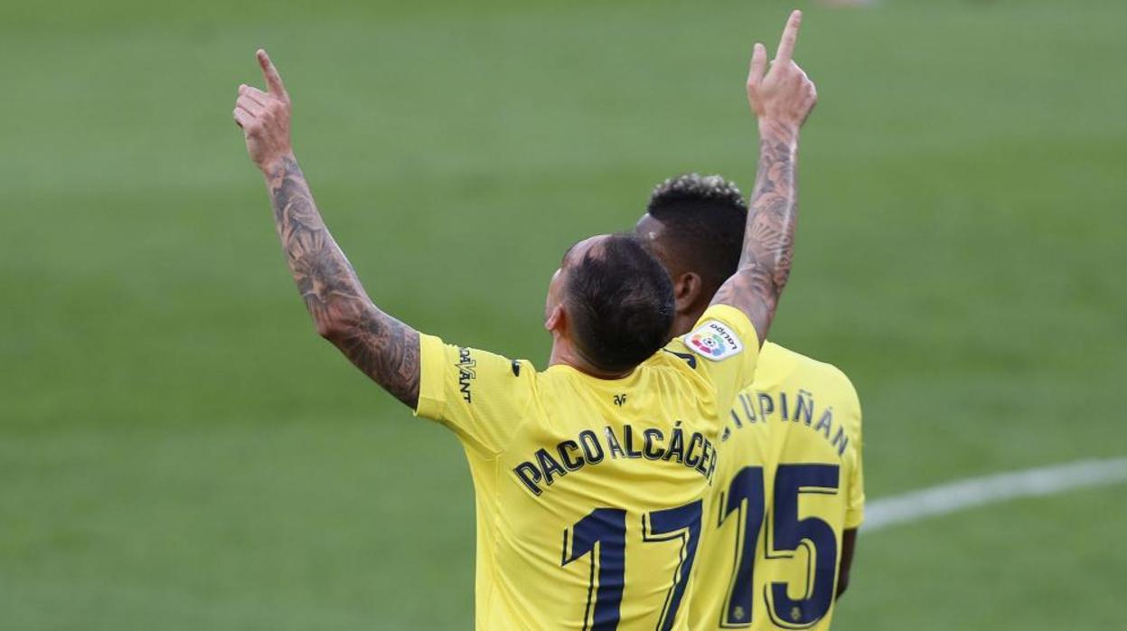 Paco Alcácer celebra un gol esta temporada.