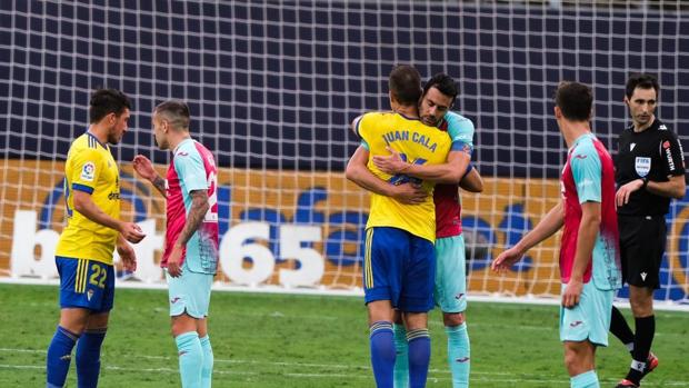 Cala se acuerda del VAR: «Tenemos 11 puntos, pero podrían ser 13 por aquel penalti a Perea...»