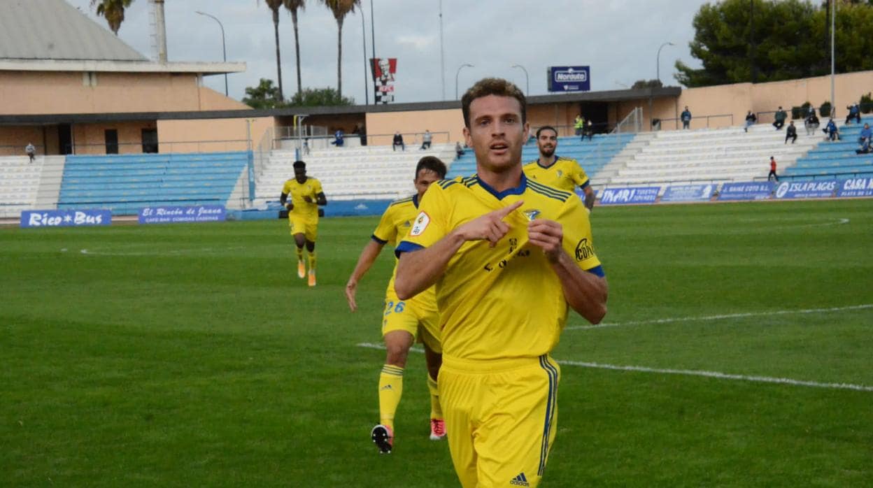 Jordi Tur celebra su decisivo gol en Bahía Sur.