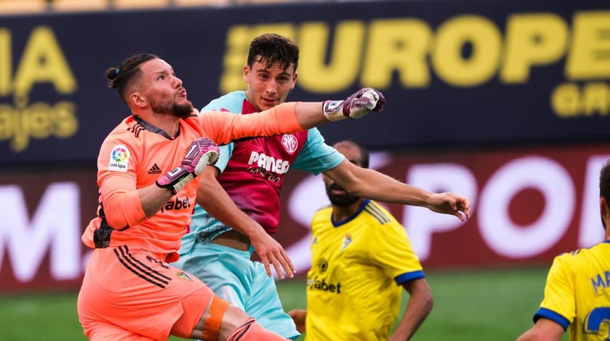 El guardameta argentino Conan Ledesma durante el Cádiz CF-Villarreal.