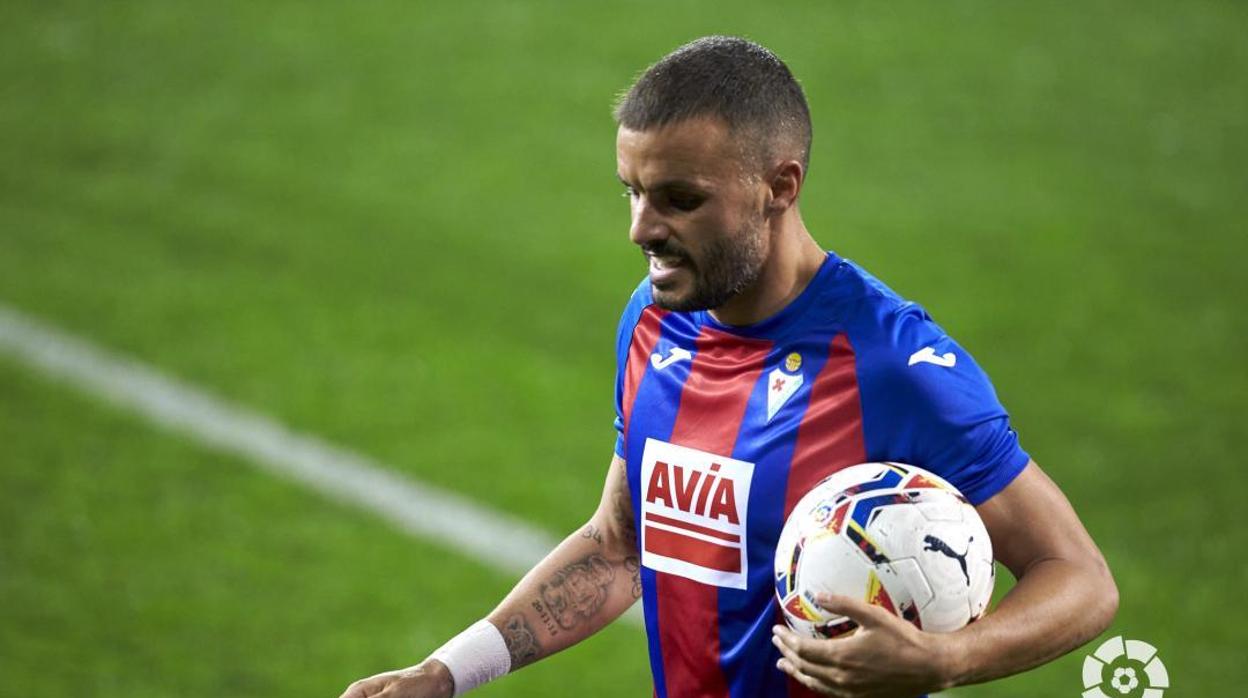 Pedro León no podrá jugar ante el Cádiz CF.