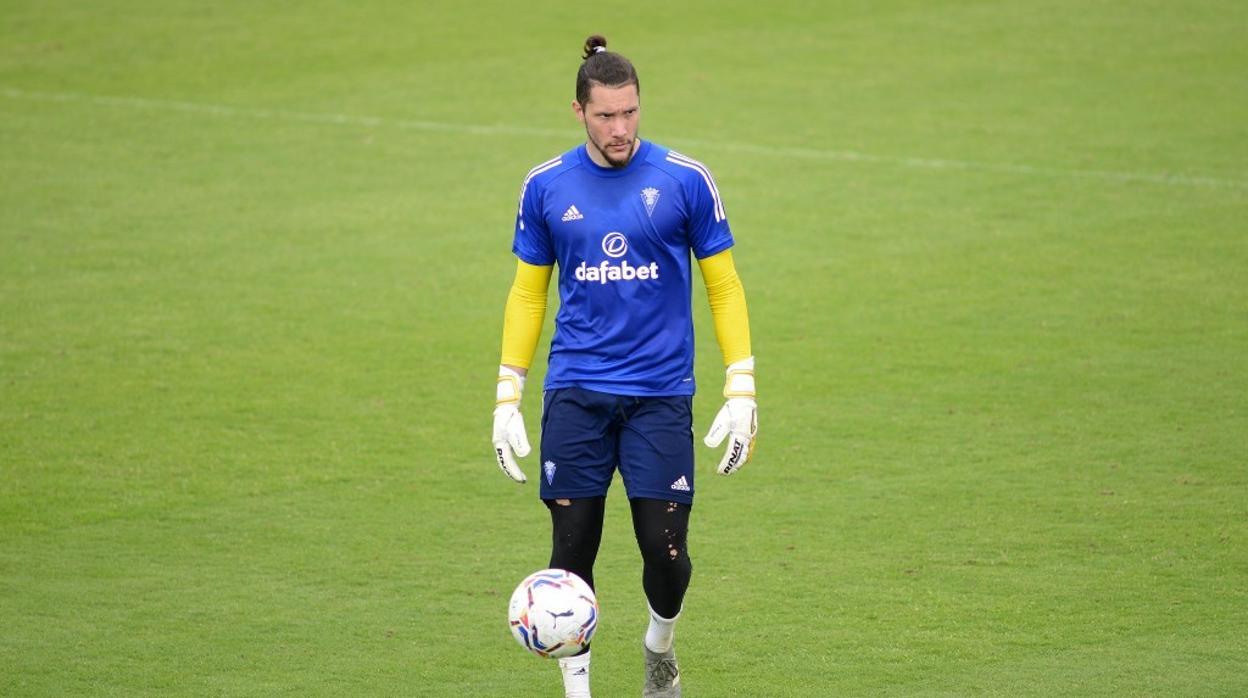 Conan Ledesma, en un entrenamiento del Cádiz CF.