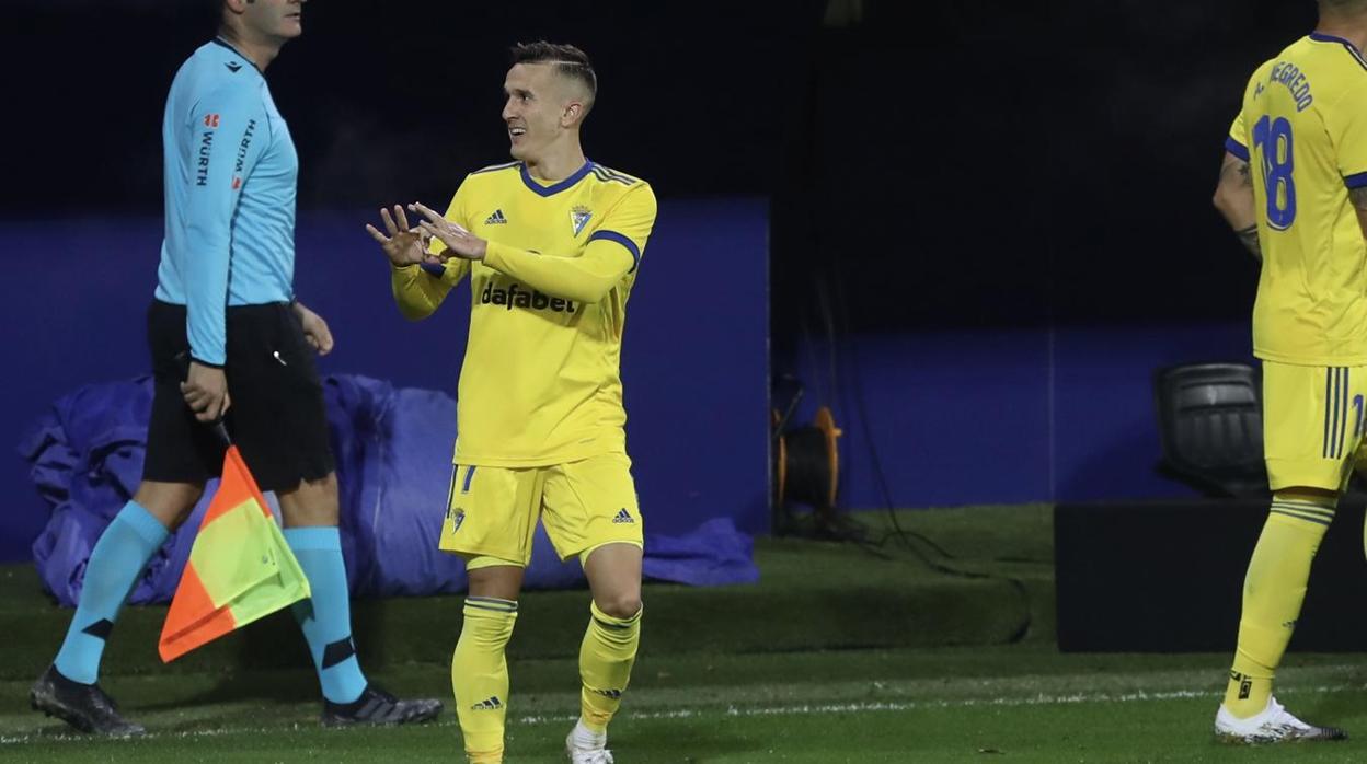 Salvi celebra su gol en Eibar