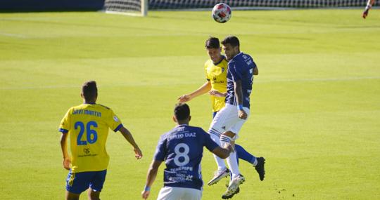 Cádiz B y CD Marino se vieron las caras en El Rosal.