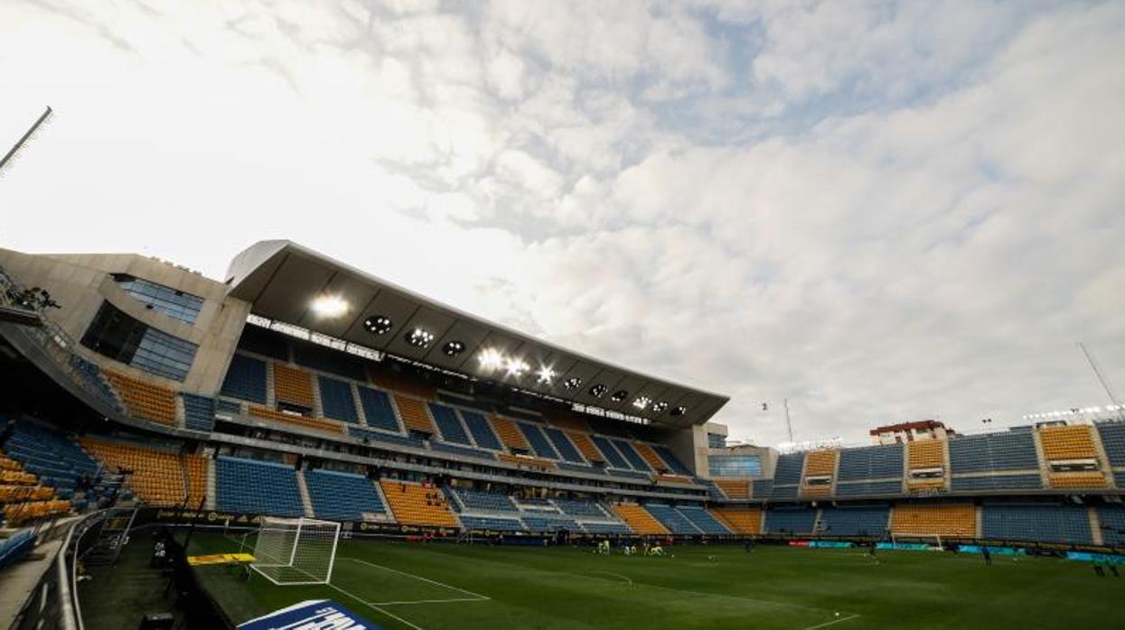 Vista de las gradas del estadio Ramón de Carranza vacías.