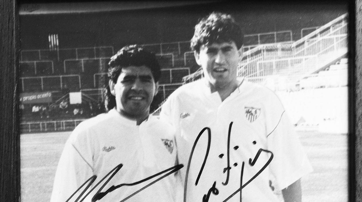 Maradona y Cortijo jugaron juntos en el Sevilla de Bilardo.