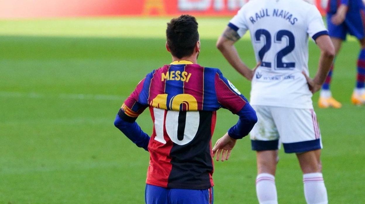 Leo Messi se quitó la camiseta del FC Barcelona para mostrar la de Newell's