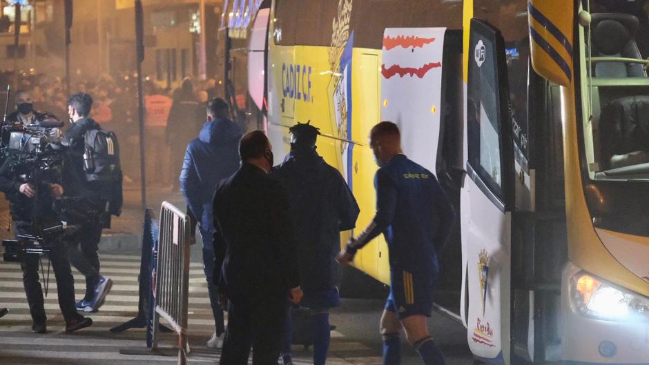 (Vídeo) Así ha llegado el Cádiz a Carranza