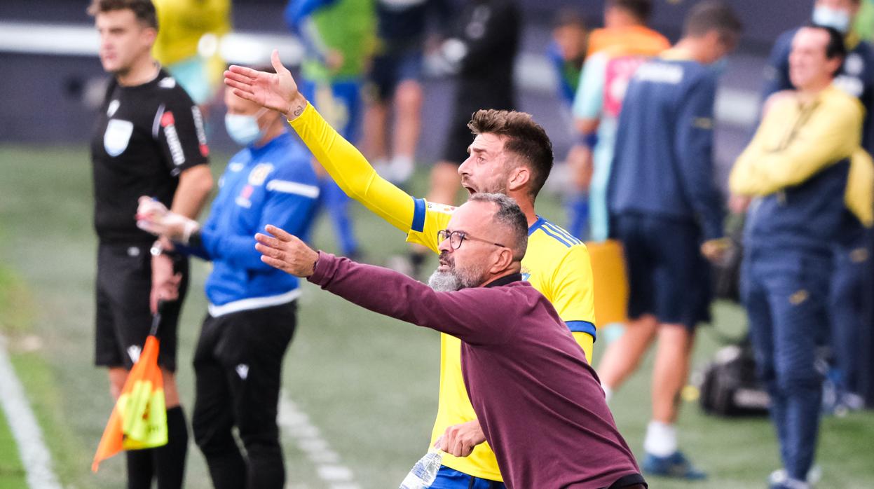 Cervera y José Mari en el partido contra el Villarreal.