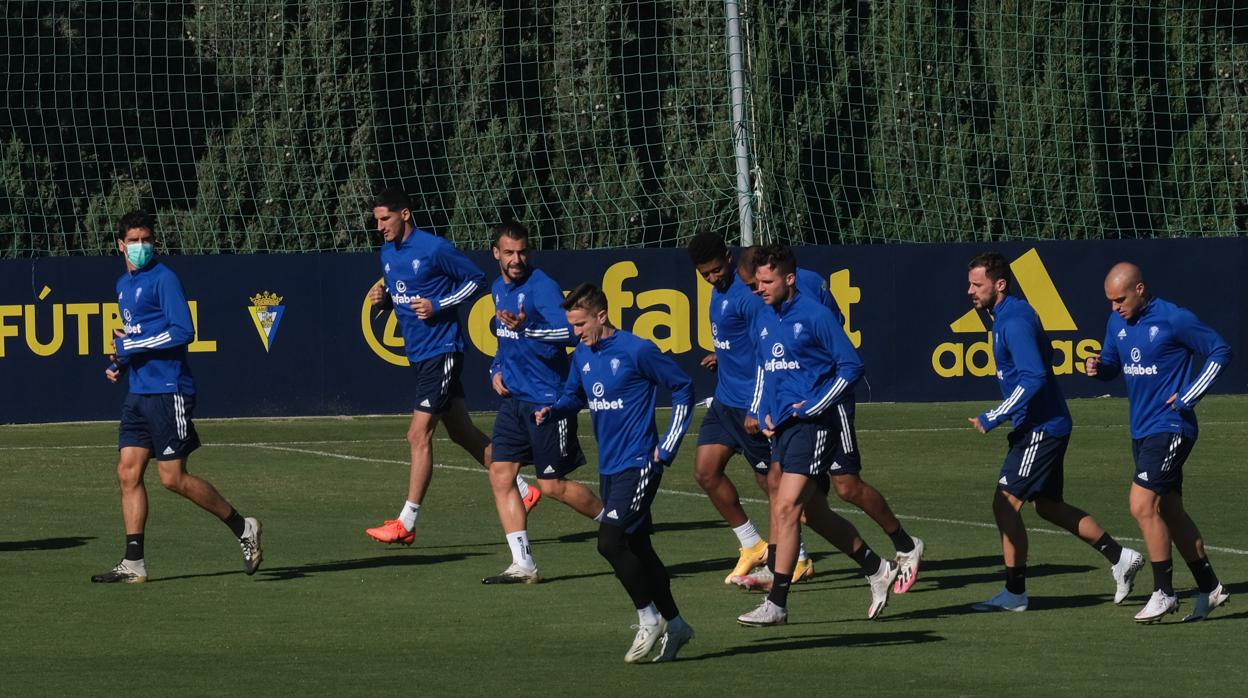 el cádiz busca retomar la buena senda.