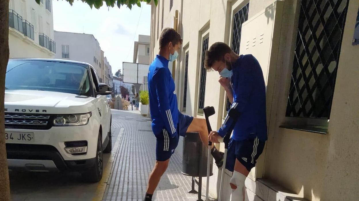 garrido y josé mari, el día que el roteño tuvo que ser atendido tras lesionarse.