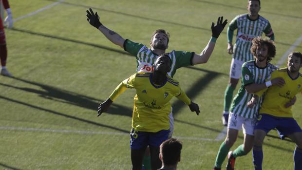 Cádiz B - Atlético Sanluqueño: Güiza entra y decide el derbi (1-2)