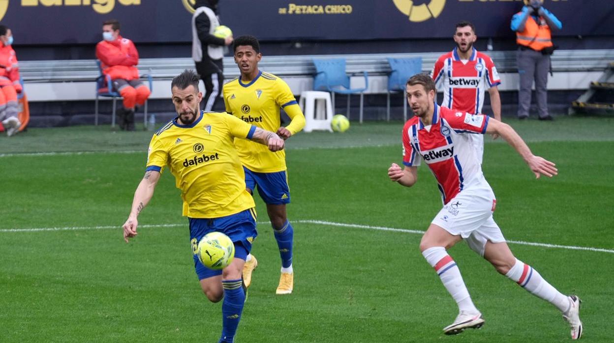 negredo marcó tercer gol a pase de lozano.