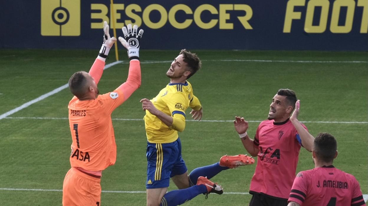 Nieto jugó con el Cádiz B tras debutar con el primer equipo en Primera un día antes.