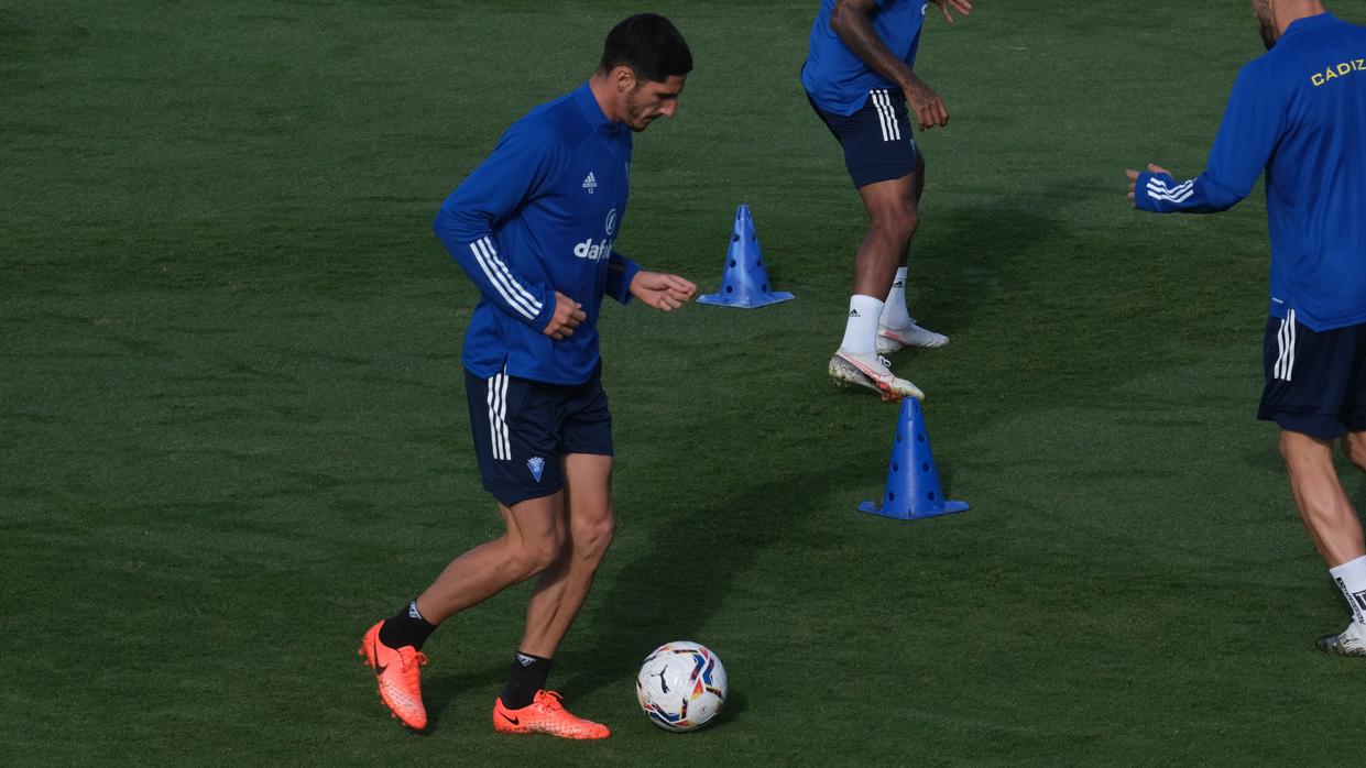 El centrocampista francés, durante un entrenamiento con el Cádiz.