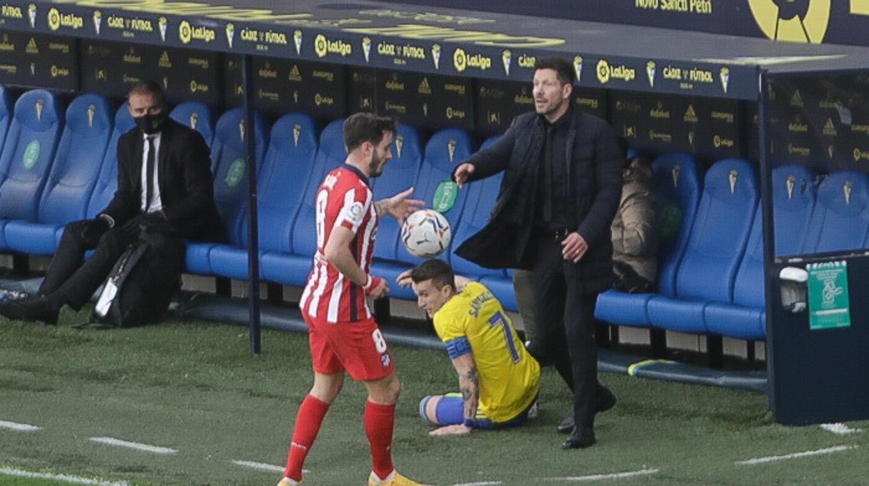 simeone, en su banquillo.