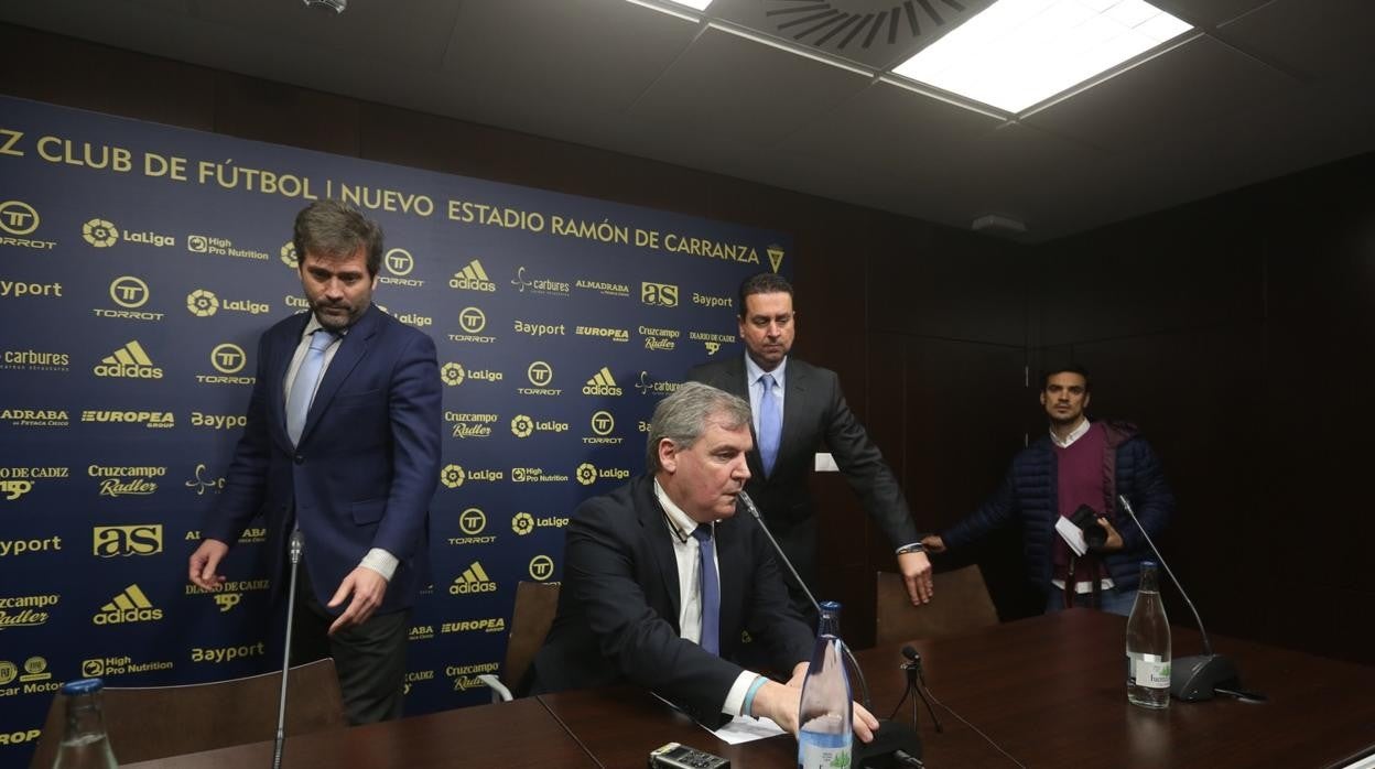 vizcaíno, junto a cobo y martín josé garcía, directiva que cobra dos millones de euros.