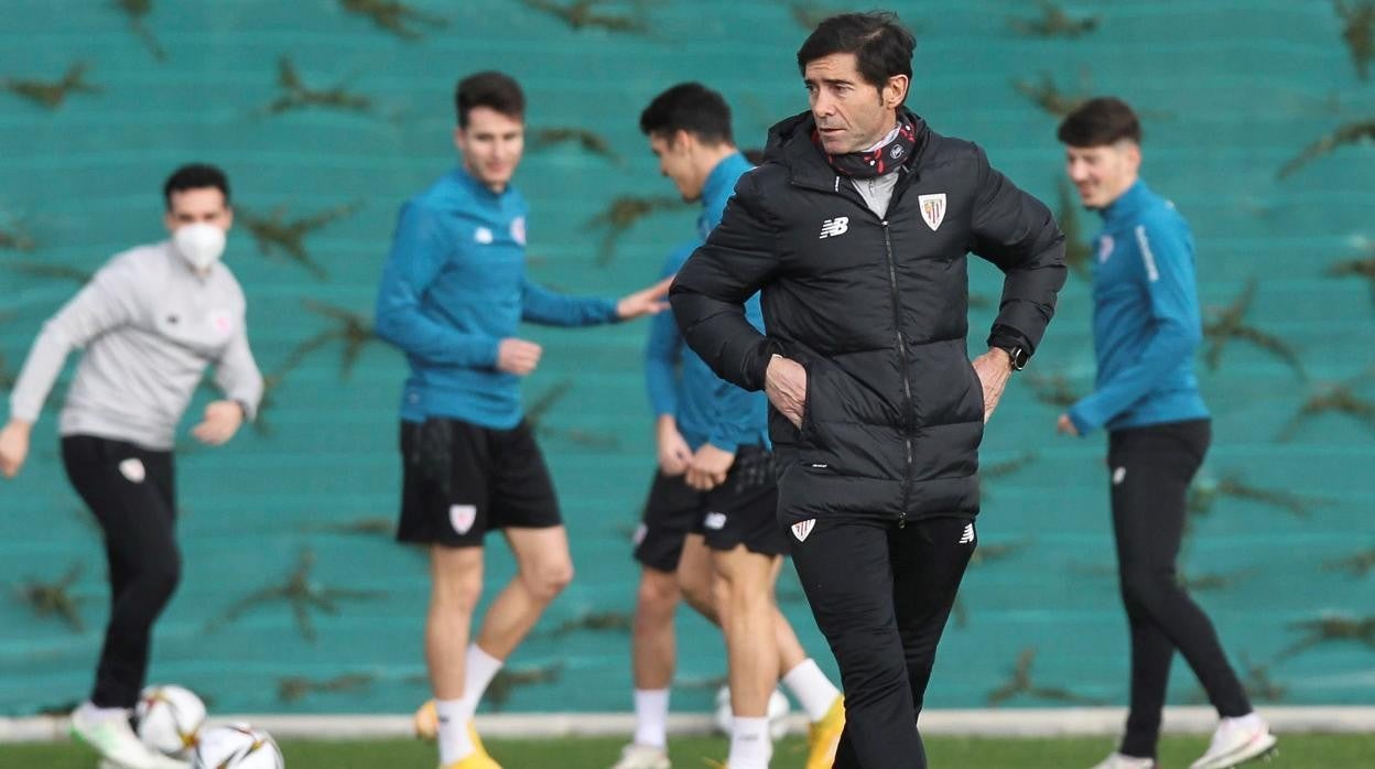 Marcelino García Toral durante el entrenamiento de este martes.