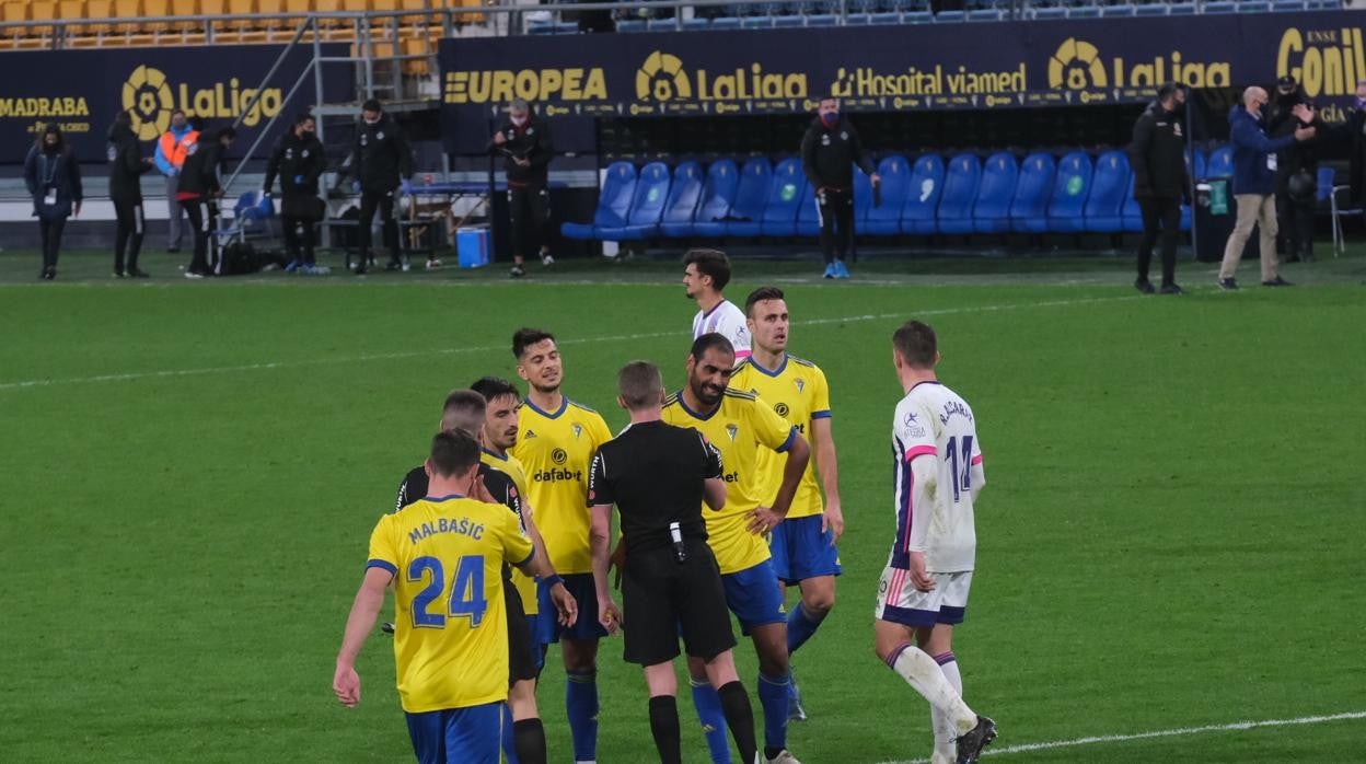 hernández hernández pitó el cádiz-valladolid de la primera vuelta.