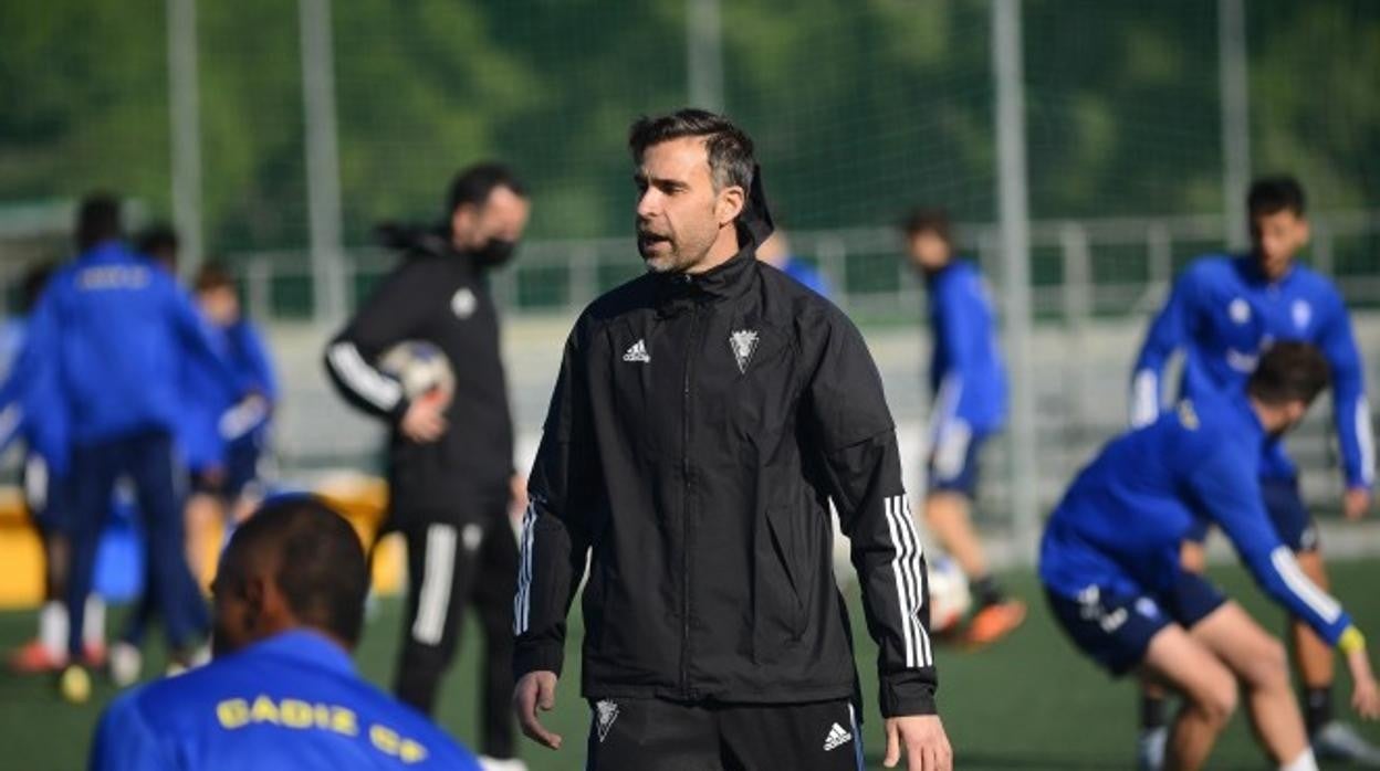 Alberto Cifuentes es el nuevo entrenador del Cádiz B.