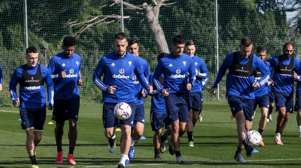 La plantilla del Cádiz durante un entrenamiento de esta semana.