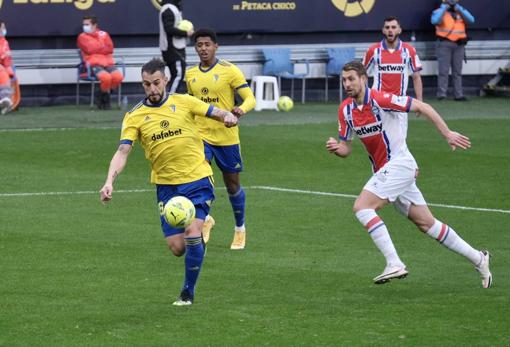 Negredo ante el Alavés en la primera vuelta.