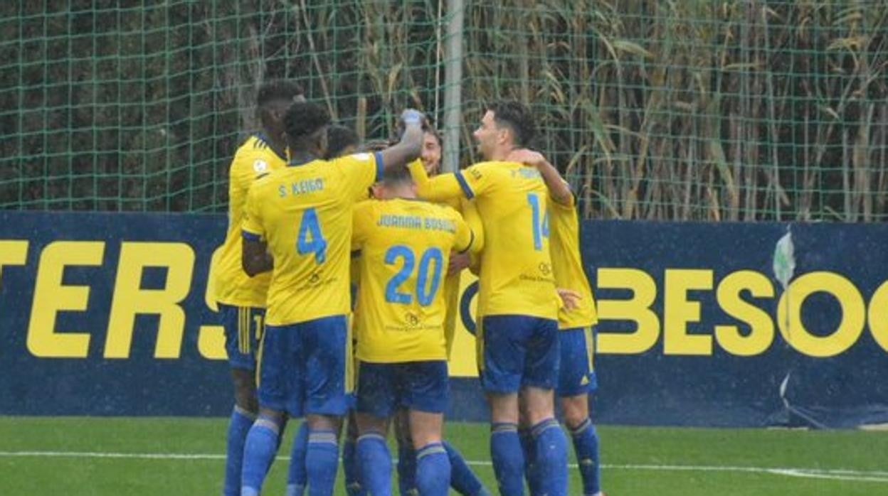 Cádiz B - Algeciras (Crónica): Tres puntos para alejar la presión y acercarse a la ilusión (2-0)