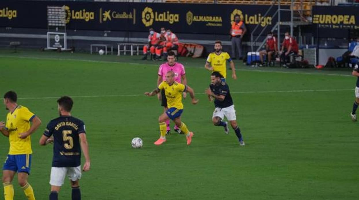 El colegiado Díaz de Mera en el Cádiz-Osasuna de la primera jornada.