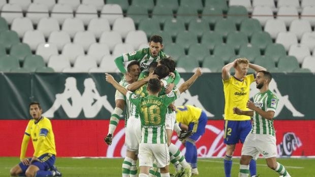 La sobremesa y la noche no van con el Cádiz CF