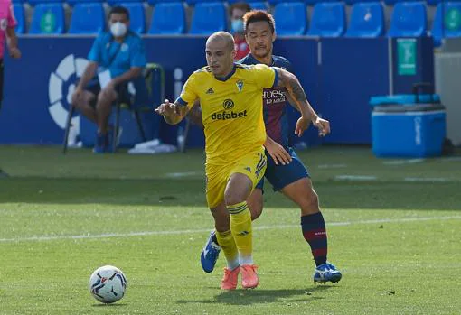 Pombo marcó el segundo gol del Cádiz CF en Huesca.
