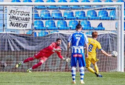 Gol de penalti de Álex al Alavés.