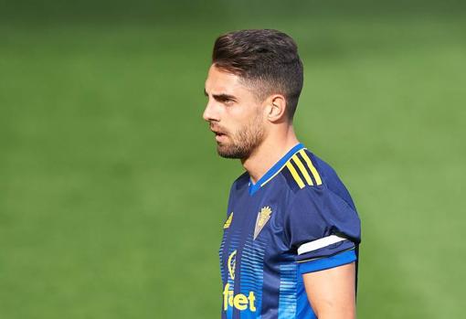 Rubén Sobrino es clave en el once del Cádiz CF.