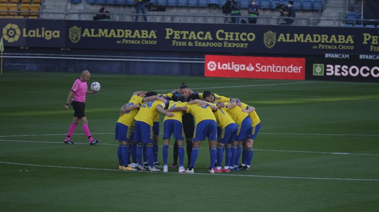 Álvaro Cervera no hizo muchos cambios en el once inicial ante el Real Madrid.