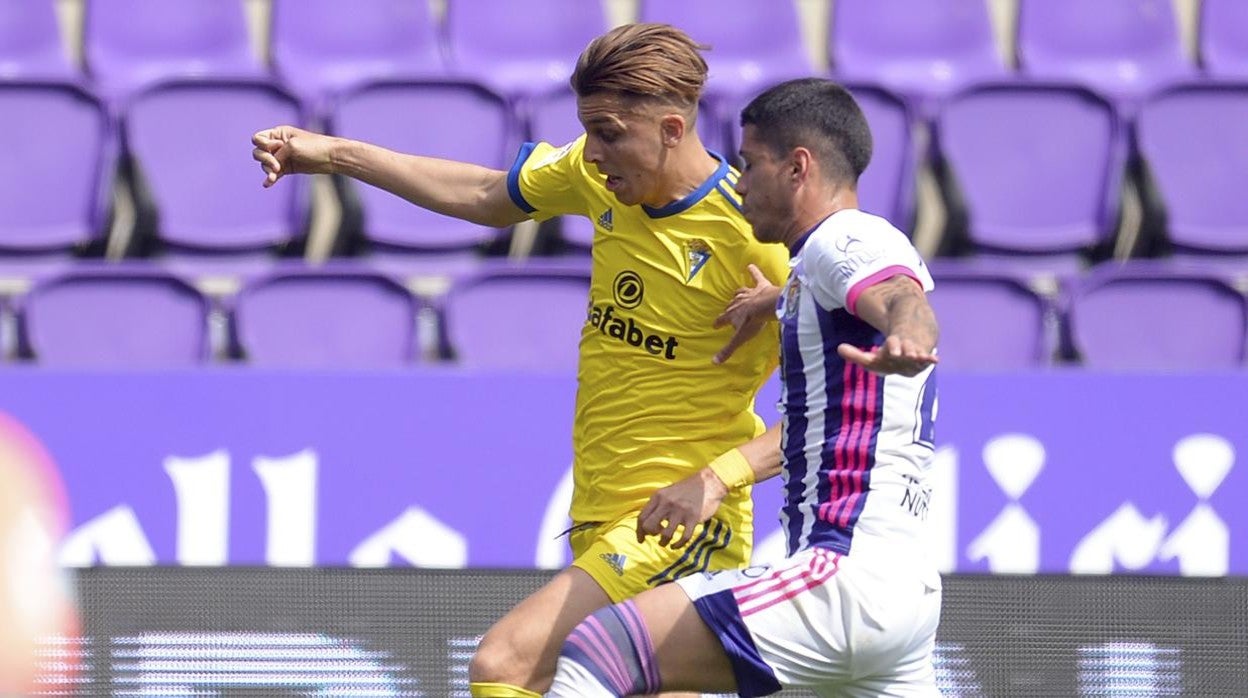 Iván Alejo ante el Valladolid.